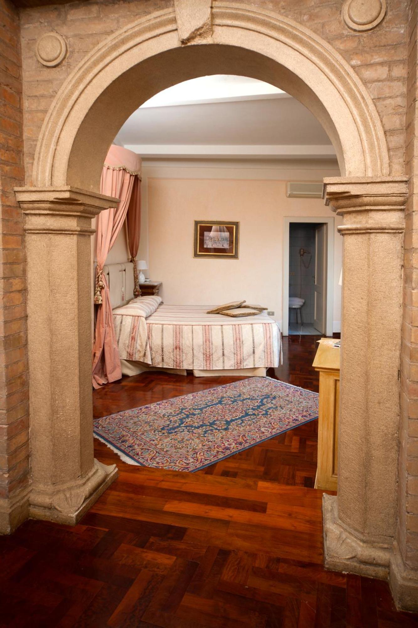 Palazzo Dragoni Hotel Spoleto Exterior photo